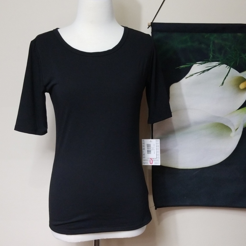 NWT Lularoe Unicorn Solid Black Noir Gigi Top